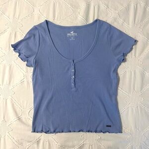 blue hollister v-neck cropped tee